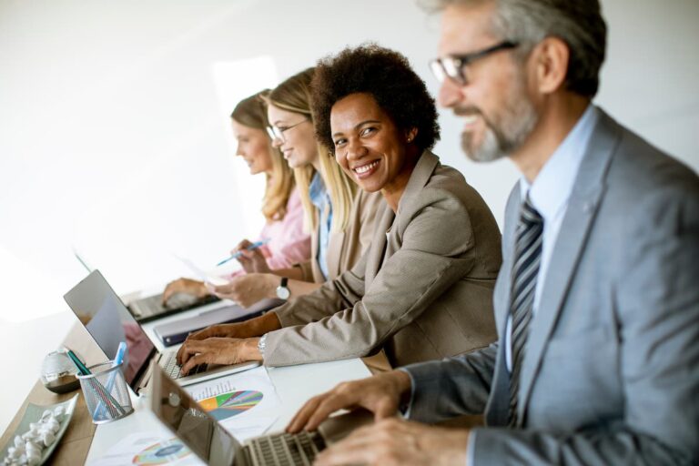 Why do companies outsource customer services? 5 key reasons.