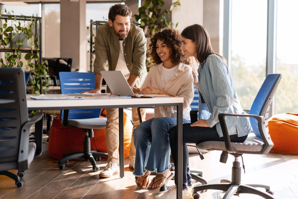 Marketing managers working together: Offshore Staffing & BPO Across 6 Countries